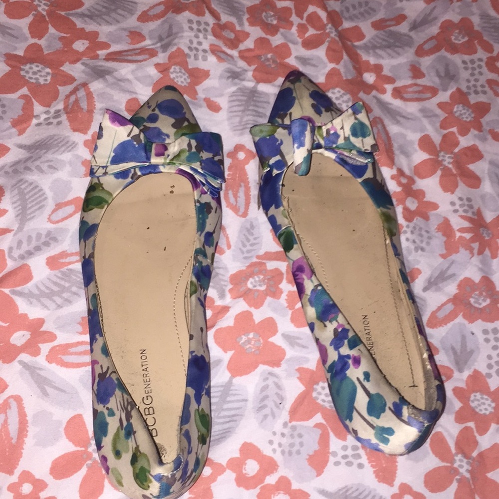 BCBGeneration pointed toe. floral flats